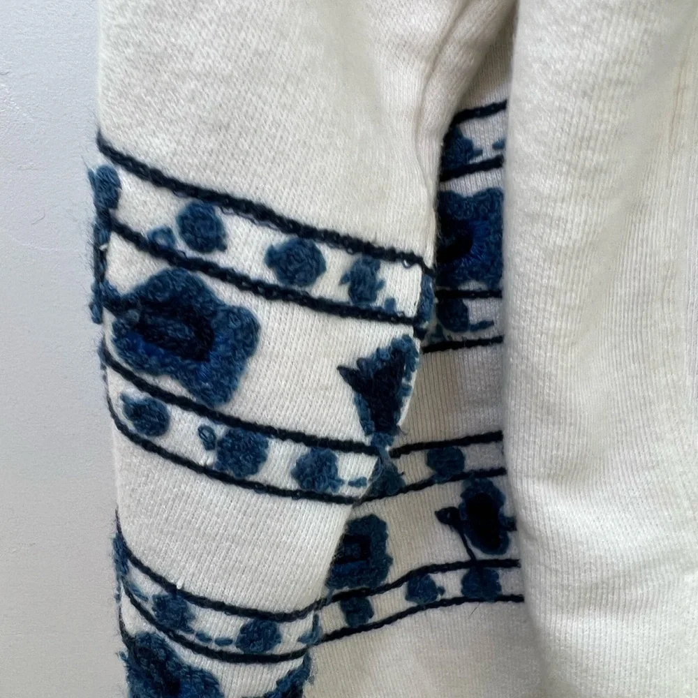Anthropologie cream colored sweatshirt, size small with navy blue appliqué - Picture 8 of 14